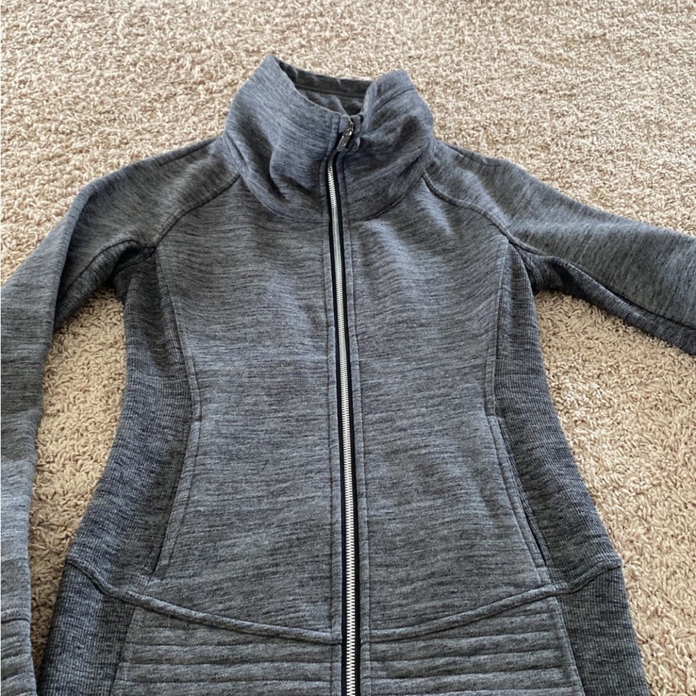 Lululemon jacket size 4 - Picture 5 of 7